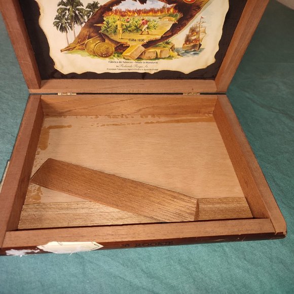 Collectible Vintage Cienfuegos Wooden Tobacco Cigar Box Honduras keepsake Old - Picture 4 of 8